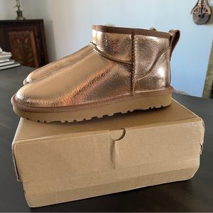 NIB Shiny Metallic Rose Gold Real Leather & Faux Fur lined Bootie